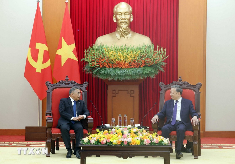 Tổng Bí thư Tô Lâm tiếp Đại sứ Philippines tại Việt Nam Meynardo Los Banos Montealegre. (Ảnh: Thống Nhất/TTXVN)