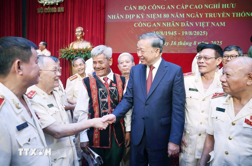 Tổng Bí thư Tô Lâm gặp mặt cán bộ Công an cấp cao nghỉ hưu. (Ảnh: Thống Nhất/TTXVN)