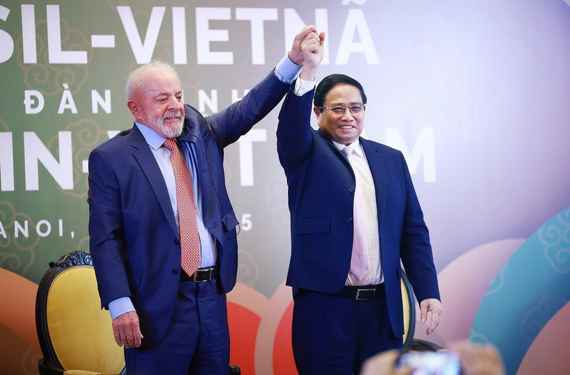 Thủ tướng Phạm Minh Chính và Tổng thống Brazil Luiz Inácio Lula da Silva tham dự Diễn đàn kinh tế Việt Nam-Brazil. (Ảnh: Dương Giang/TTXVN)