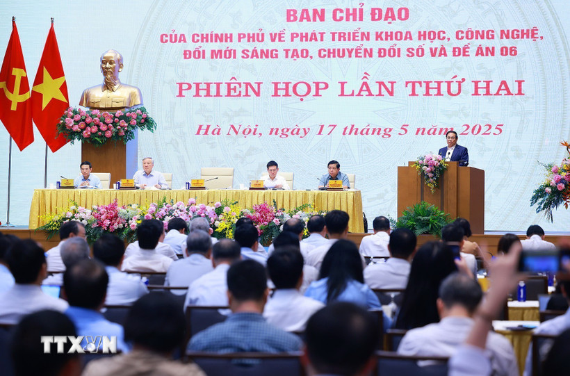 Thủ tướng Phạm Minh Chính phát biểu khai mạc Phiên họp thứ hai của Ban Chỉ đạo về phát triển khoa học, công nghệ, đổi mới sáng tạo, chuyển đổi số và Đề án 06. (Ảnh: Dương Giang/TTXVN)