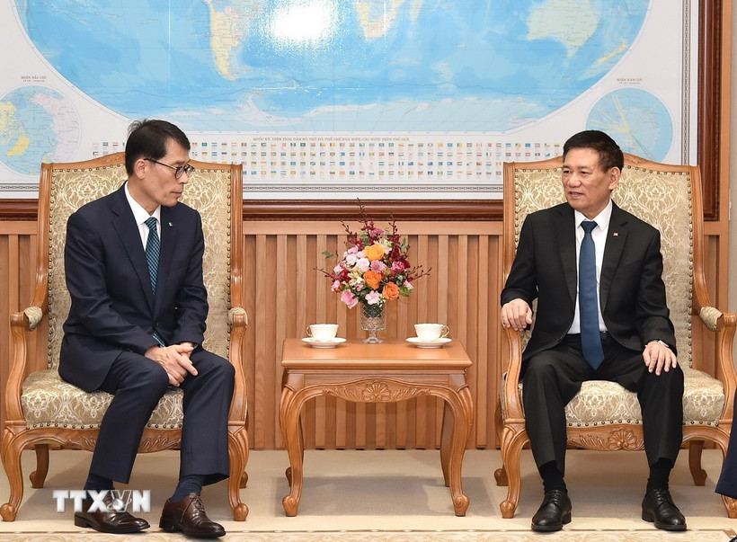 Phó Thủ tướng Hồ Đức Phớc tiếp ông Kim Sung Tae, Chủ tịch kiêm Tổng Giám đốc điều hành Ngân hàng Công nghiệp Hàn Quốc (IBK). (Ảnh: An Đăng/TTXVN)