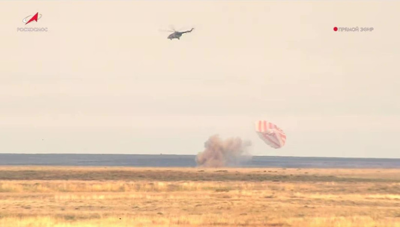 Tàu vũ trụ Soyuz MS-26 trở về Trái Đất. (Ảnh: Reuters)