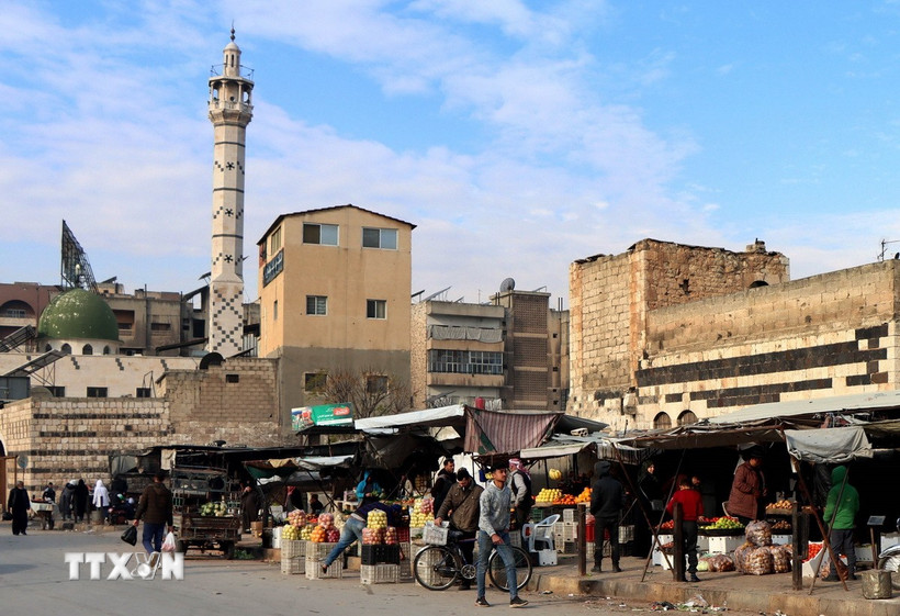 Người dân tại một khu chợ ở Hama, Syria. (Ảnh: THX/TTXVN)
