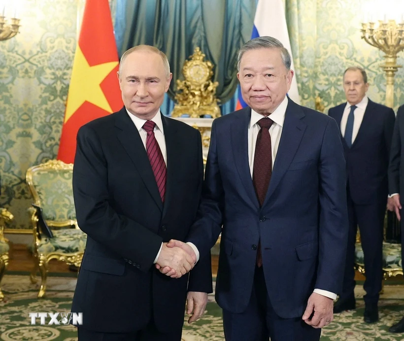 Generalsekretär To Lam und der russische Präsident Wladimir Putin. (Foto: Thong Nhat/VNA)