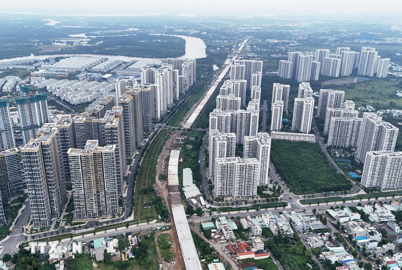 Thi công đường Vành đai 3 Thành phố Hồ Chí Minh. (Ảnh: Hồng Đạt/TTXVN)