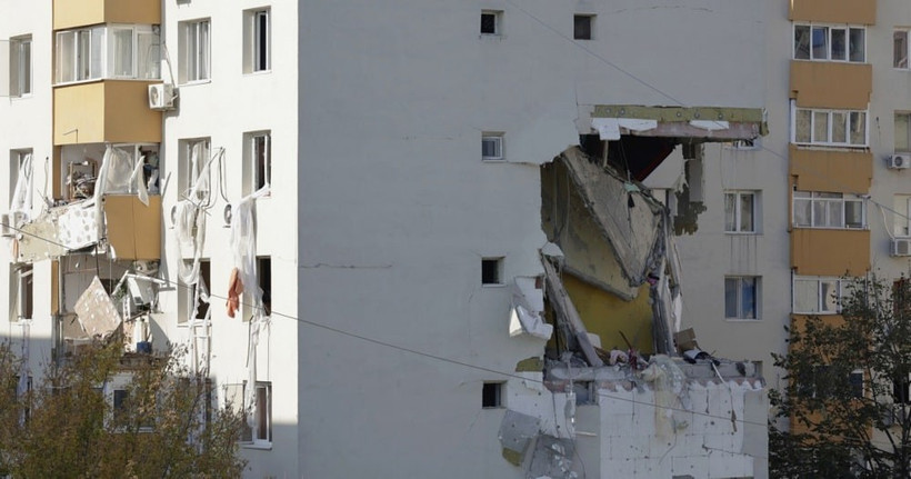 Vụ nổ gây hư hại 2 tầng của một tòa nhà chung cư. (Nguồn: EPA)