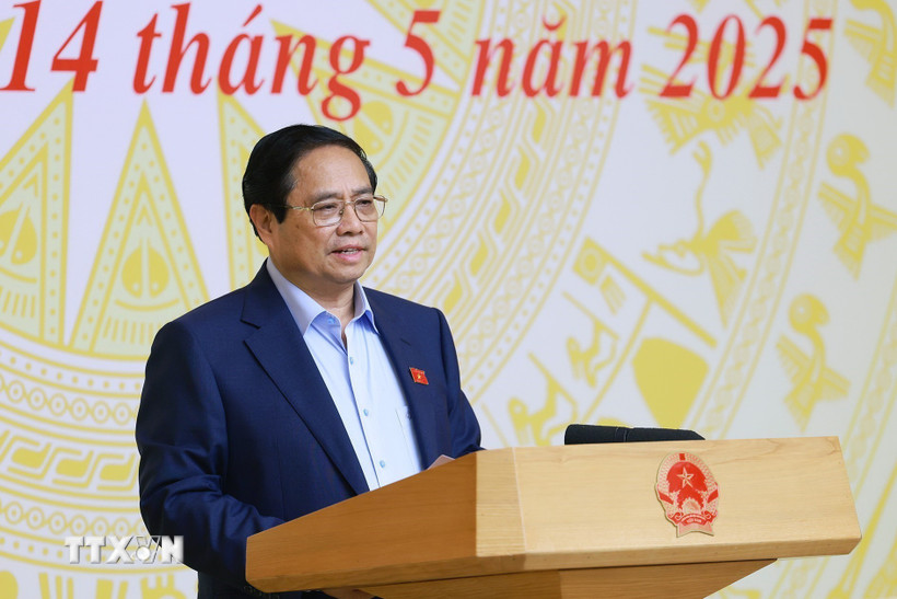 Thủ tướng Phạm Minh Chính chủ trì cuộc họp về công tác chống buôn lậu, gian lận thương mại, hàng giả. (Ảnh: Dương Giang/TTXVN)