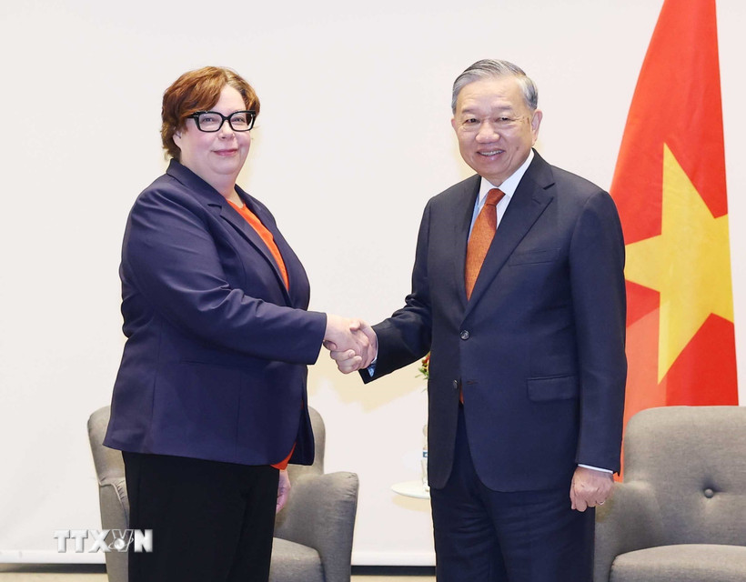 Tổng Bí thư Tô Lâm tiếp Chủ tịch Đảng Cộng sản Phần Lan Tiina Sandberg. (Ảnh: Thống Nhất/TTXVN)