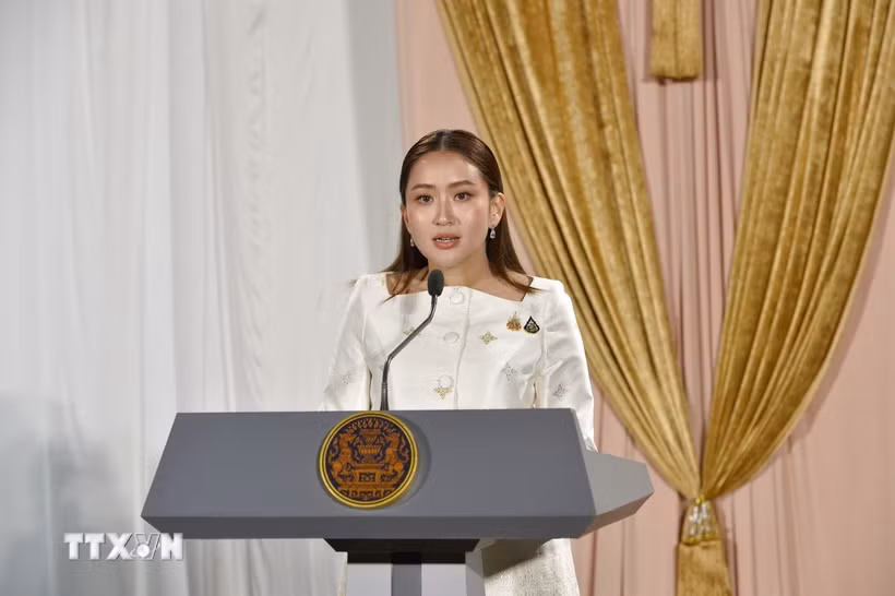 Bà Paetongtarn Shinawatra, khi giữ chức Thủ tướng Thái Lan, phát biểu tại cuộc họp báo ở Bangkok. (Ảnh: THX/TTXVN)