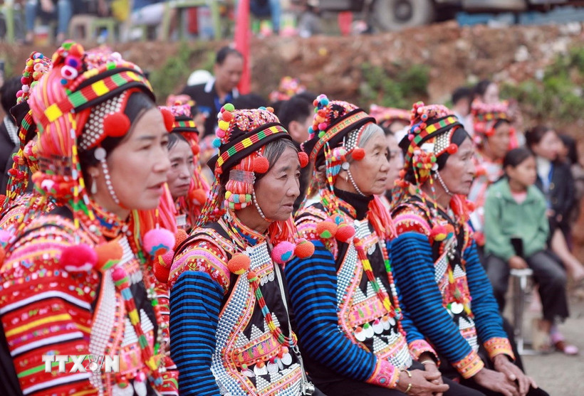 Đông đảo người dân tham dự chương trình Ngày hội văn hóa xã biên giới Thu Lũm. (Ảnh: Quý Trung/TTXVN)