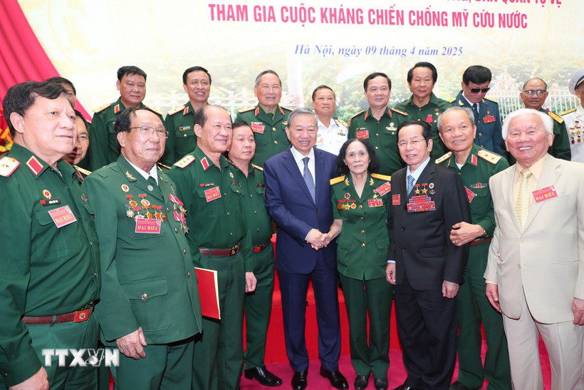 Tổng Bí thư Tô Lâm với các đại biểu. (Ảnh: Trọng Đức/TTXVN)