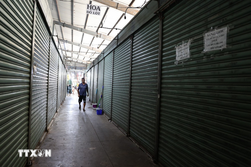 Hàng loạt kiốt đóng cửa trong chợ Vũng Tàu. (Ảnh: Hoàng Nhị/TTXVN)