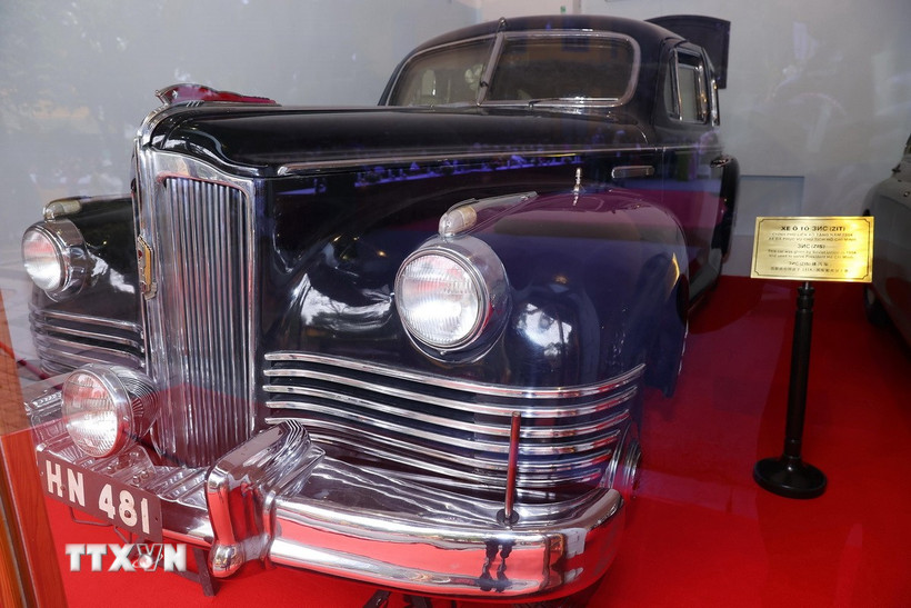 Ôtô Zit (ZIS), biển đăng ký HN 481. Kích thước xe: dài 5m92; rộng 1m82; cao 1m75; trọng lượng: 4280kg; màu sắc: đen. (Ảnh: Văn Điệp/TTXVN)