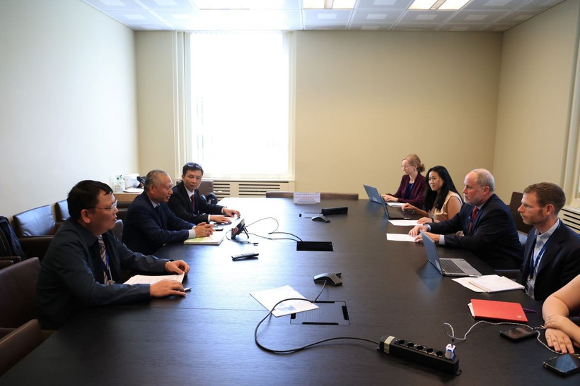 Đoàn Việt Nam tham gia phiên họp song phương với đại diện Phái đoàn Mỹ. (Ảnh: Anh Hiển/TTXVN)