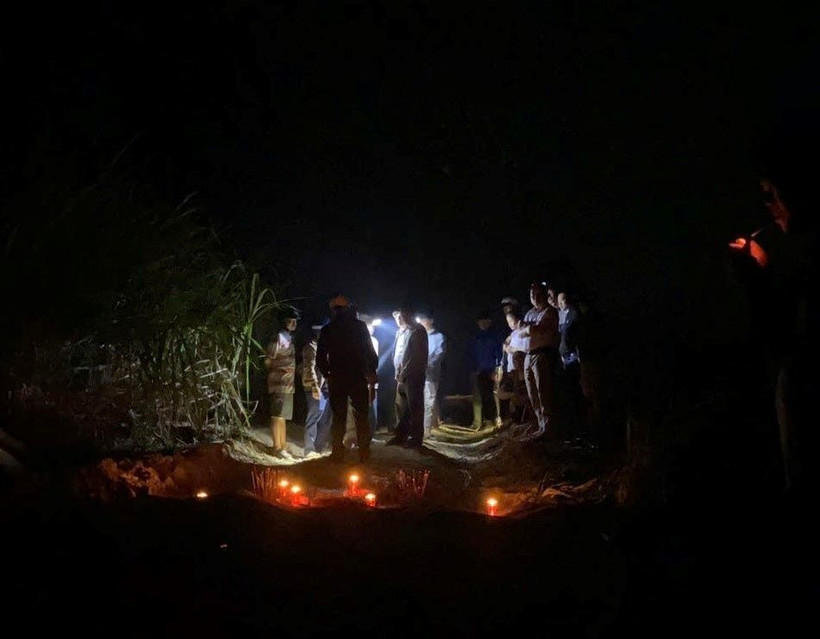 Hiện trường xảy ra vụ 2 học sinh đuối nước thương tâm tại xã Vĩnh Hà. (Ảnh: TTXVN phát)