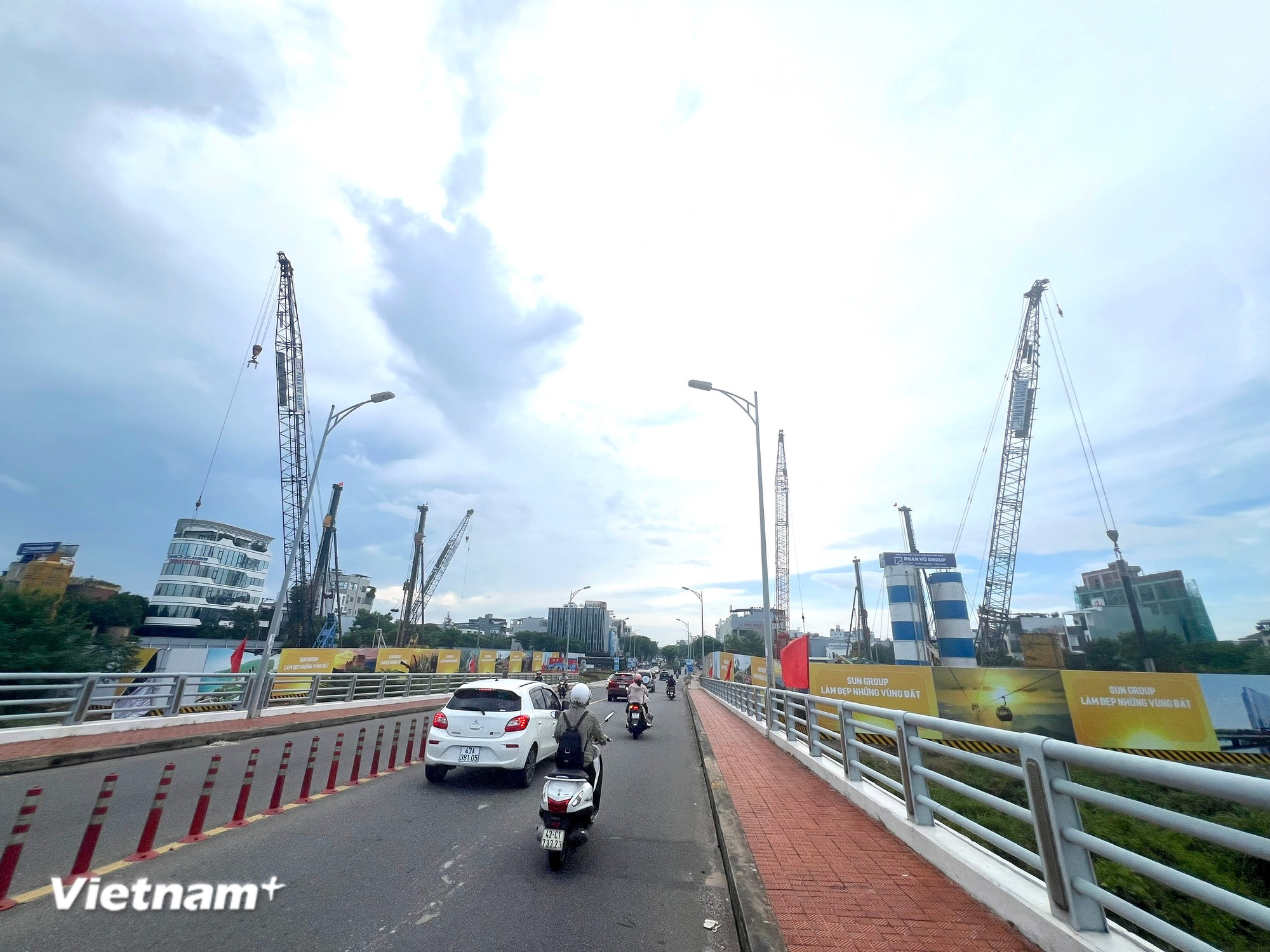 Khu vực xây dựng của 2 tòa chung cư. (Ảnh: Thanh Phong/Vietnam+)