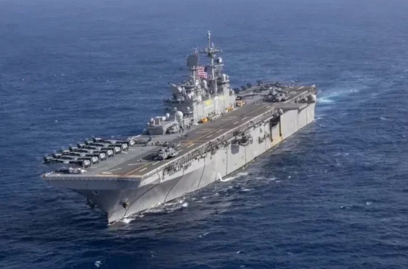Tàu đổ bộ USS Tripoli. (Ảnh: Reuters)