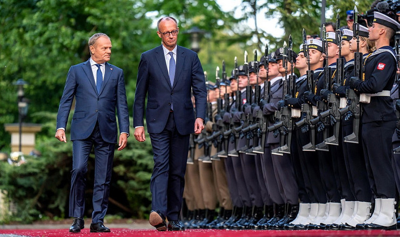 Thủ tướng Đức Friedrich Merz và người đồng cấp Ba Lan Donald Tusk. (Ảnh: Getty Images)