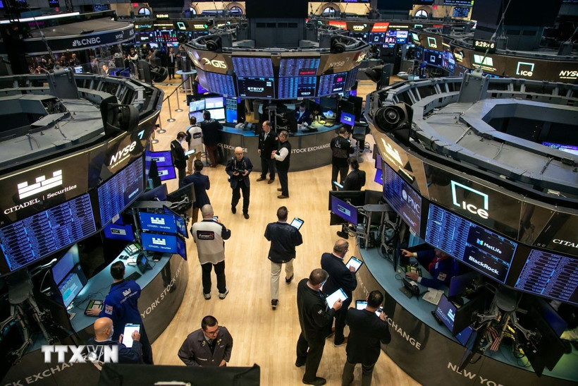 Giao dịch viên tại Sàn chứng khoán New York, Mỹ, (Ảnh: THX/TTXVN)