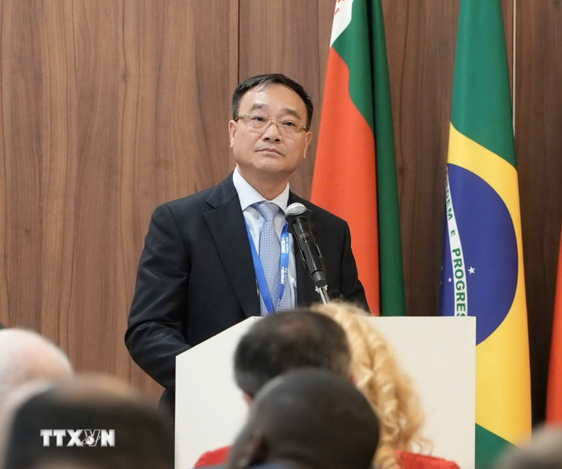 Thứ trưởng Phạm Thế Tùng phát biểu tại phiên toàn thể của Hội nghị. (Ảnh: Tâm Hằng/TTXVN)