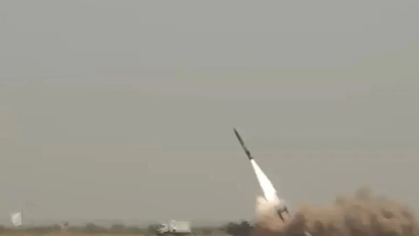 Tên lửa đất đối đất này vừa được phóng có tầm bắn 120 km.. (Ảnh minh họa. Nguồn: Mạng xã hội X)