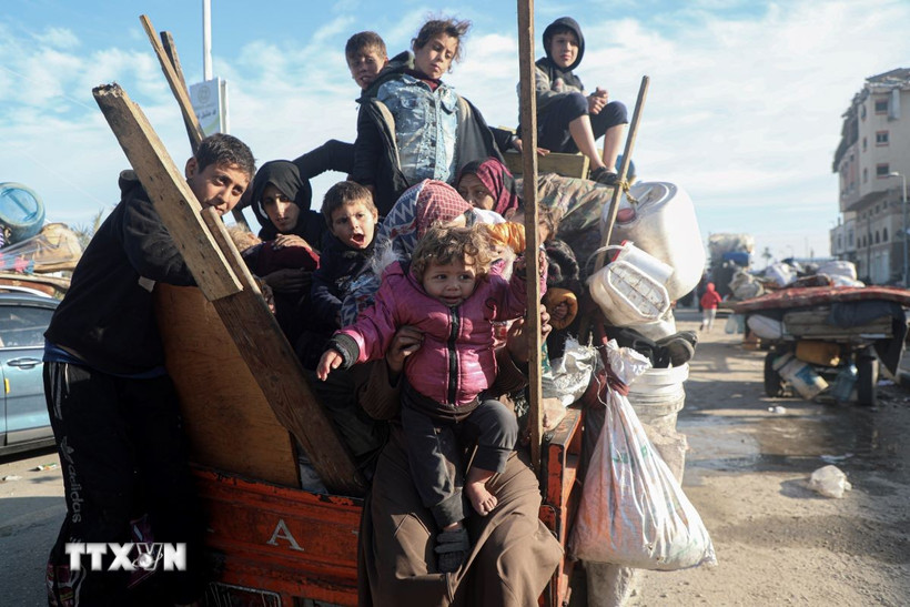 Người tị nạn Palestine trở về nhà tại miền Bắc Dải Gaza. (Ảnh: THX/TTXVN)