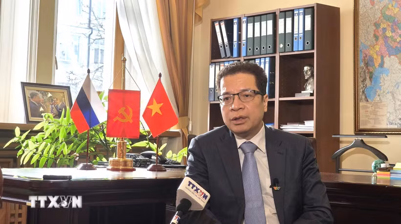 Đại sứ Việt Nam tại Liên bang Nga Đặng Minh Khôi trả lời phỏng vấn của phóng viên TTXVN tại Nga. (Ảnh: Trần Hải/TTXVN)