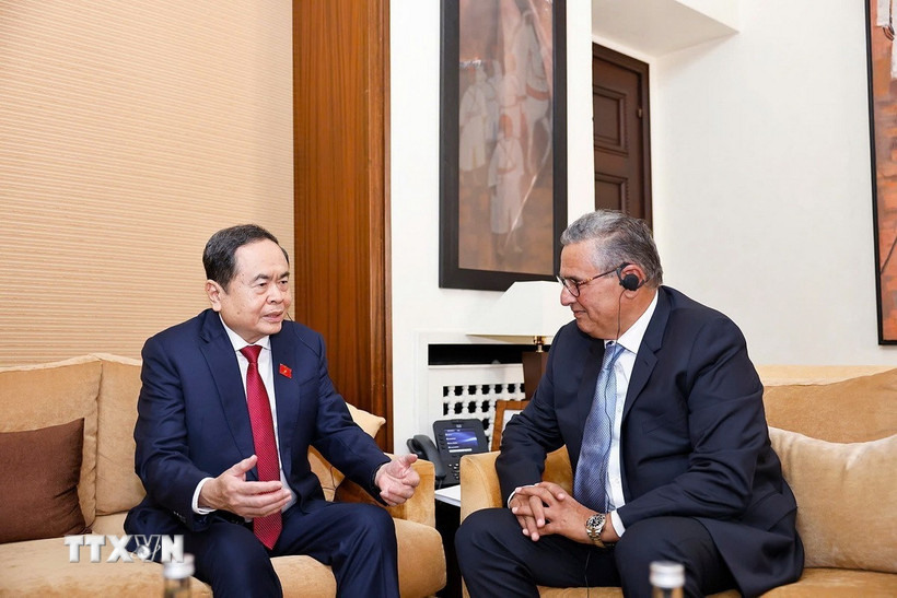 Chủ tịch Quốc hội Trần Thanh Mẫn hội kiến Thủ tướng Maroc Aziz Akhannouch. (Ảnh: Doãn Tấn/TTXVN)