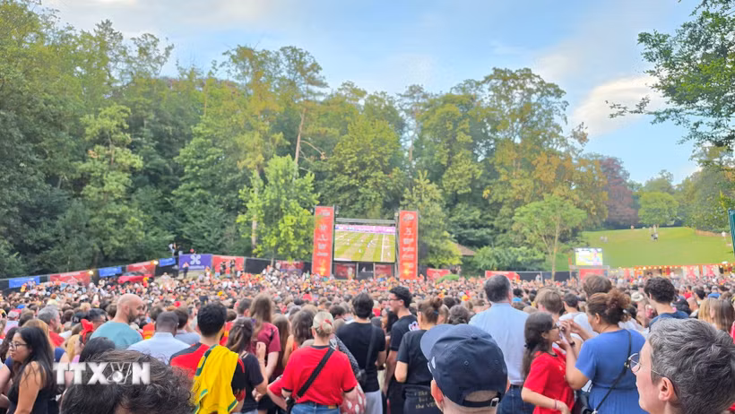 Một khu fan zone để theo dõi trận đấu tại World Cup. (Ảnh: Lan Anh/TTXVN)