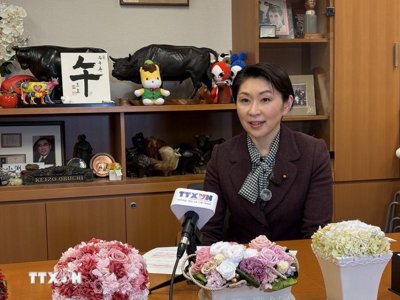 Chủ tịch Liên minh nghị sỹ hữu nghị Nhật - Việt Obuchi Yuko trả lời phỏng vấn của TTXVN. (Ảnh: Xuân Giao/TTXVN)