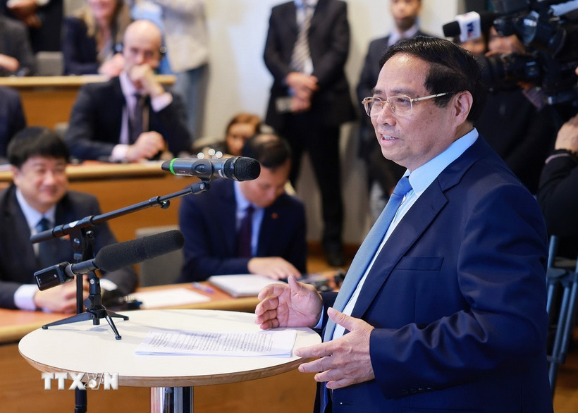 Thủ tướng Phạm Minh Chính phát biểu về chính sách của Việt Nam tại Đại học Kinh tế Stockholm. (Ảnh: Dương Giang/TTXVN)