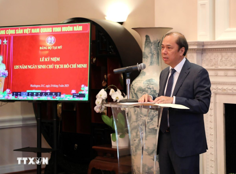 Đại sứ Việt Nam tại Mỹ Nguyễn Quốc Dũng phát biểu tại Lễ kỷ niệm 135 năm ngày sinh Chủ tịch Hồ Chí Minh. (Ảnh: Ngọc QuangTTXVN)