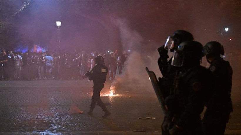 Ít nhất 2 người thiệt mạng và gần hơn 550 người bị bắt giữ trong đêm qua.. (Ảnh: AA)