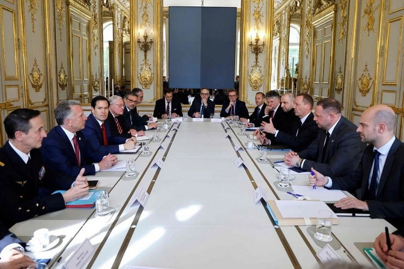 Các quan chức Mỹ, châu Âu và Ukraine họp tại Điện Elysee ở Paris, ngày 17/4 (Ảnh: AFP).