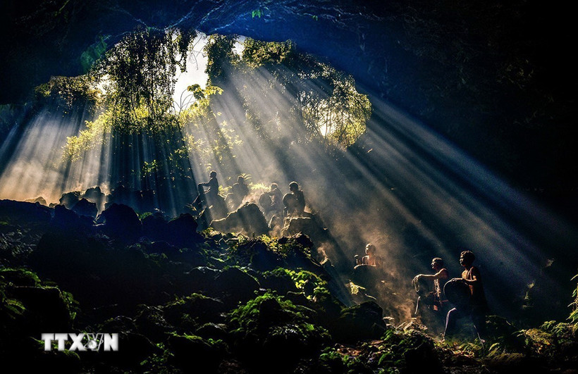 Núi lửa Nâm Blang có địa chất, địa mạo độc đáo với nhiều dấu tích cư trú của người tiền sử. (Ảnh: TTXVN phát)