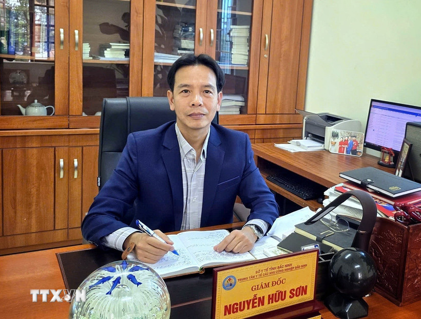 Giám đốc Trung tâm Y tế các Khu công nghiệp tỉnh Bắc Ninh Nguyễn Hữu Sơn góp ý vào dự thảo. (Ảnh: Danh Lam/TTXVN)