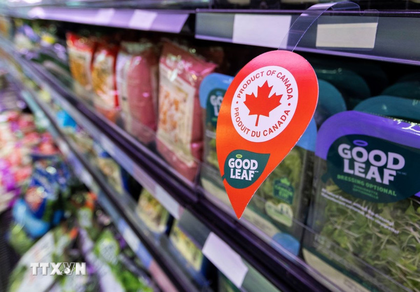 Hàng hóa nội địa được bày bán tại siêu thị ở Toronto, Canada ngày 4/3/2025. (Ảnh: THX/TTXVN)