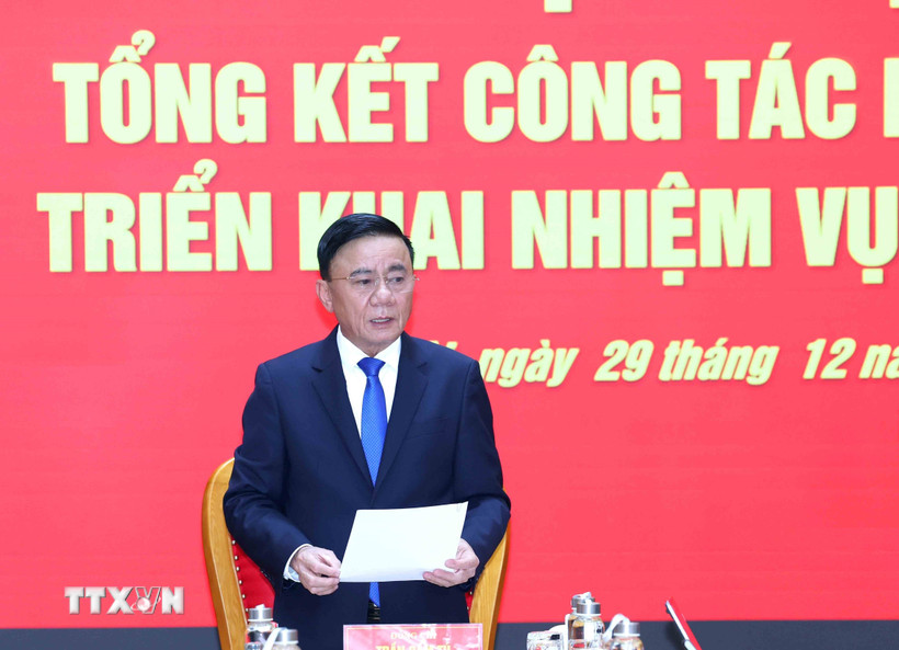 Đồng chí Trần Cẩm Tú, Uỷ viên Bộ Chính trị, Thường trực Ban Bí thư, Bí thư Đảng uỷ các cơ quan Đảng Trung ương phát biểu chỉ đạo hội nghị. (Ảnh: Phương Hoa/TTXVN)
