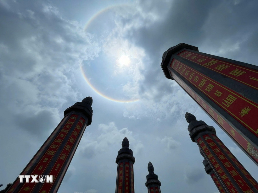 Vầng hào quang mặt trời. (Ảnh: Đại Nghĩa/TTXVN)