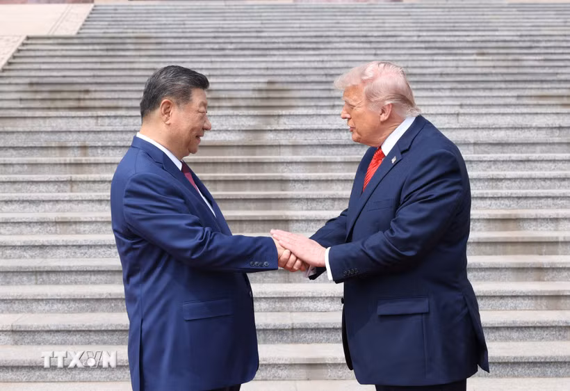Chủ tịch Trung Quốc Tập Cận Bình chào đón Tổng thống Mỹ Donald Trump tại Bắc Kinh ngày 14/5/2026. (Ảnh: THX/TTXVN)