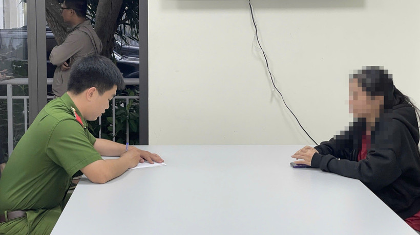 Em T.N.Y.N. tại cơ quan công an. (Ảnh: Công an thành phố Đà Nẵng)