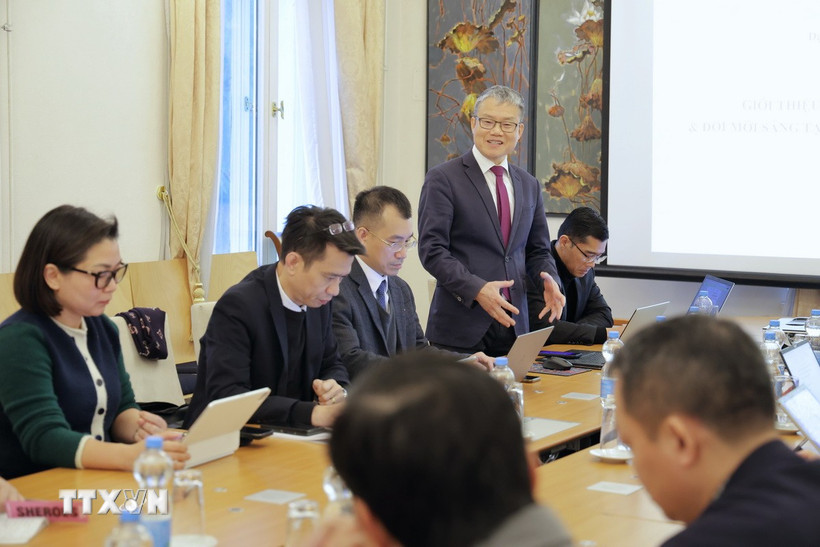 Giáo sư, Tiến sỹ khoa học Nguyễn Xuân Thính phát biểu tại Tọa đàm. (Ảnh: Thu Hằng/TTXVN)