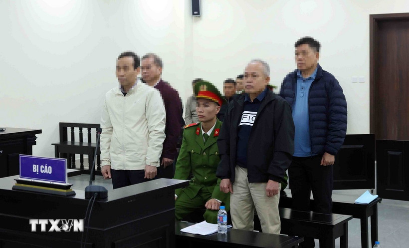 Các bị cáo tại phiên tòa xét xử. (Ảnh: Phạm Kiên/TTXVN)