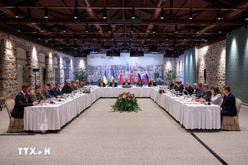 Toàn cảnh cuộc đàm phán giữa phái đoàn Nga và Ukraine tại Istanbul, Thổ Nhĩ Kỳ, ngày 16/5/2025. (Ảnh: THX/TTXVN)