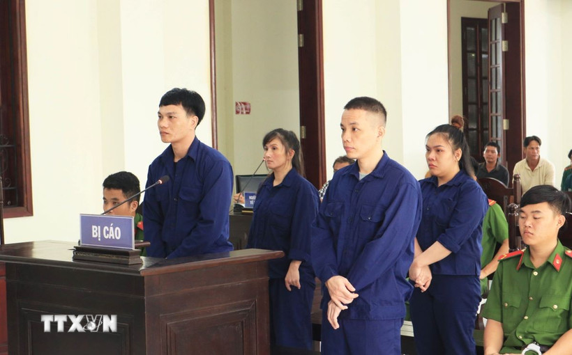 Các bị cáo tại phiên tòa. (Ảnh: Đậu Tất Thành/TTXVN)