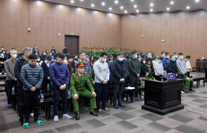 Các bị cáo tại phiên tòa xét xử. (Ảnh: Phạm Kiên/TTXVN)