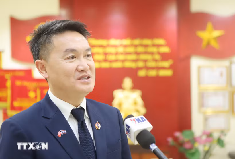Đồng chí Thongly Sisoulith, Ủy viên Trung ương Đảng, Bí thư Trung ương Đoàn Thanh niên NDCM Lào, đánh giá cao sự thành công của Việt Nam và bày tỏ mong muốn tăng cường hợp tác sâu rộng hơn nữa với thanh niên Việt Nam trong các lĩnh vực khoa học, kỹ thuật và trao đổi văn hóa. (Ảnh: Xuân Tú/TTXVN)