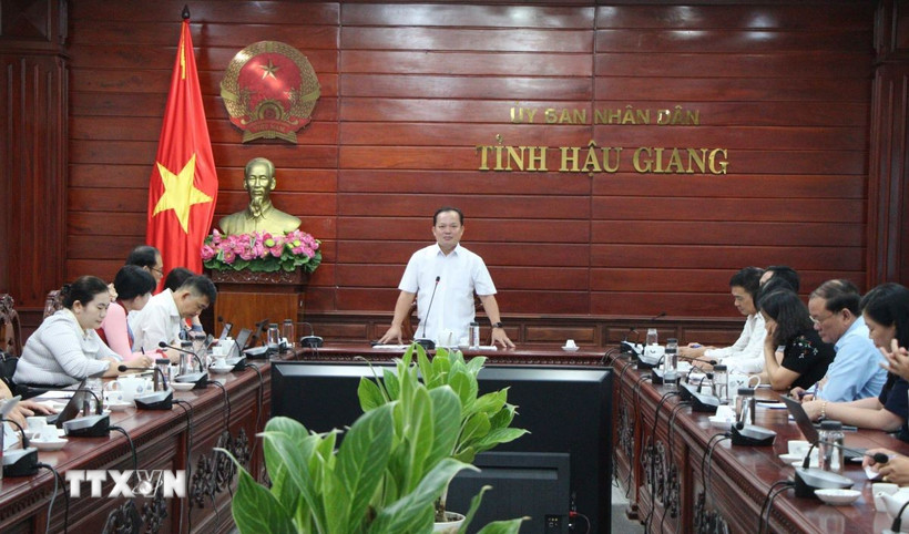 Ông Nguyễn Văn Hòa, Phó Chủ tịch Ủy ban Nhân dân tỉnh Hậu Giang phát biểu tại hội nghị. (Ảnh: Nguyễn Hằng/TTXVN)