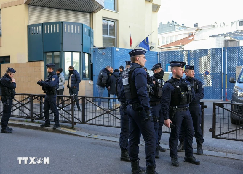 Cảnh sát Pháp canh gác ở thủ đô Paris. (Ảnh: AFP/TTXVN)