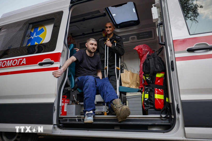 Các quân nhân Ukraine về tới Chernihiv trong đợt trao đổi tù binh lần thứ hai giữa Nga và Ukraine ngày 10/6/2025. (Ảnh: AA/TTXVN)